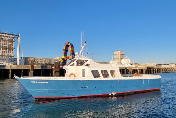 Vedettes Baie Seine vous propose de venir à bord de son bateau, le Ville du Havre,